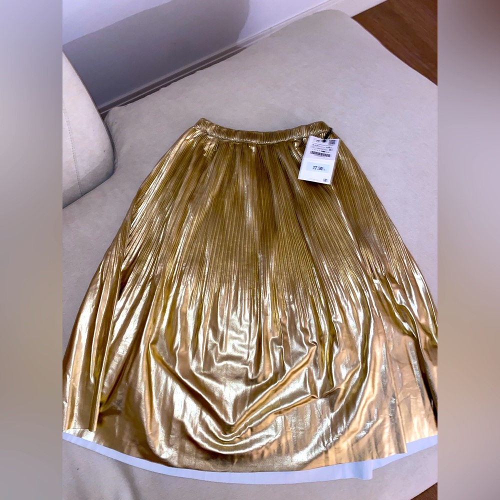 Never worn girl gold skirt size 11/12 -Zara